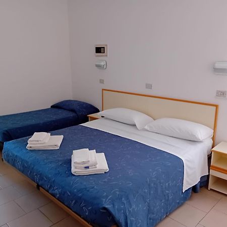 Hotel Serafini Misano Adriatico Esterno foto