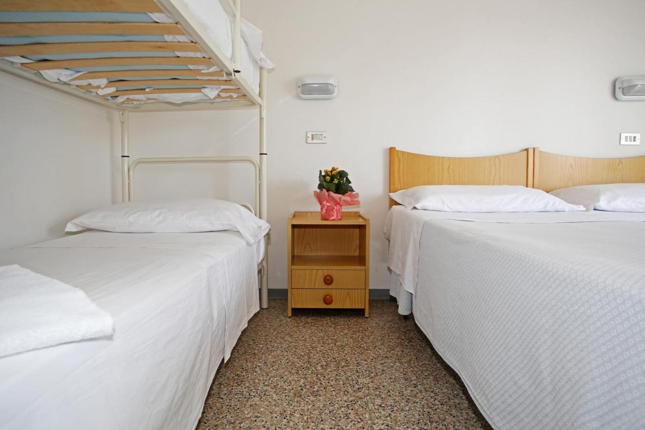 Hotel Serafini Misano Adriatico Esterno foto