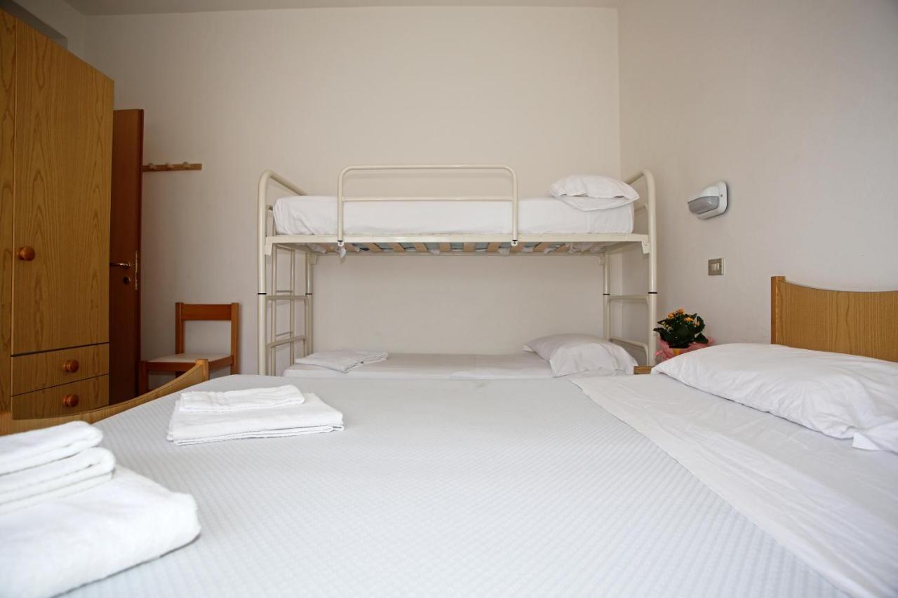 Hotel Serafini Misano Adriatico Esterno foto