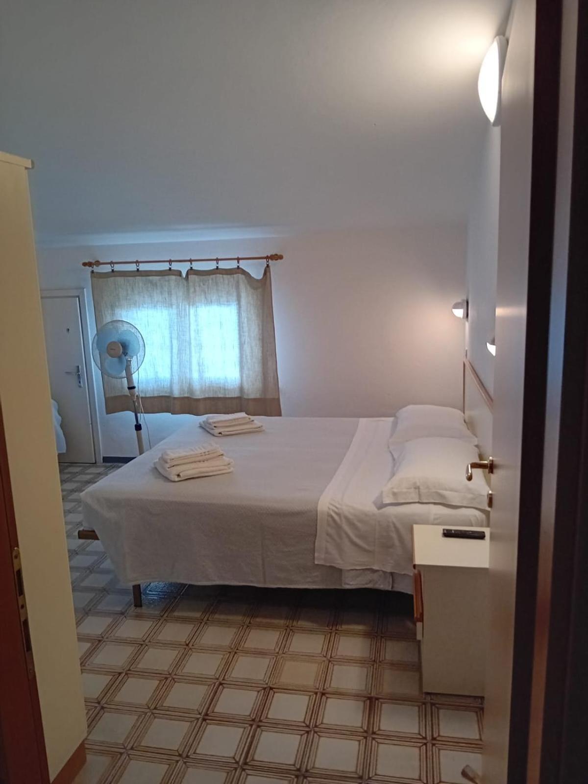 Hotel Serafini Misano Adriatico Esterno foto