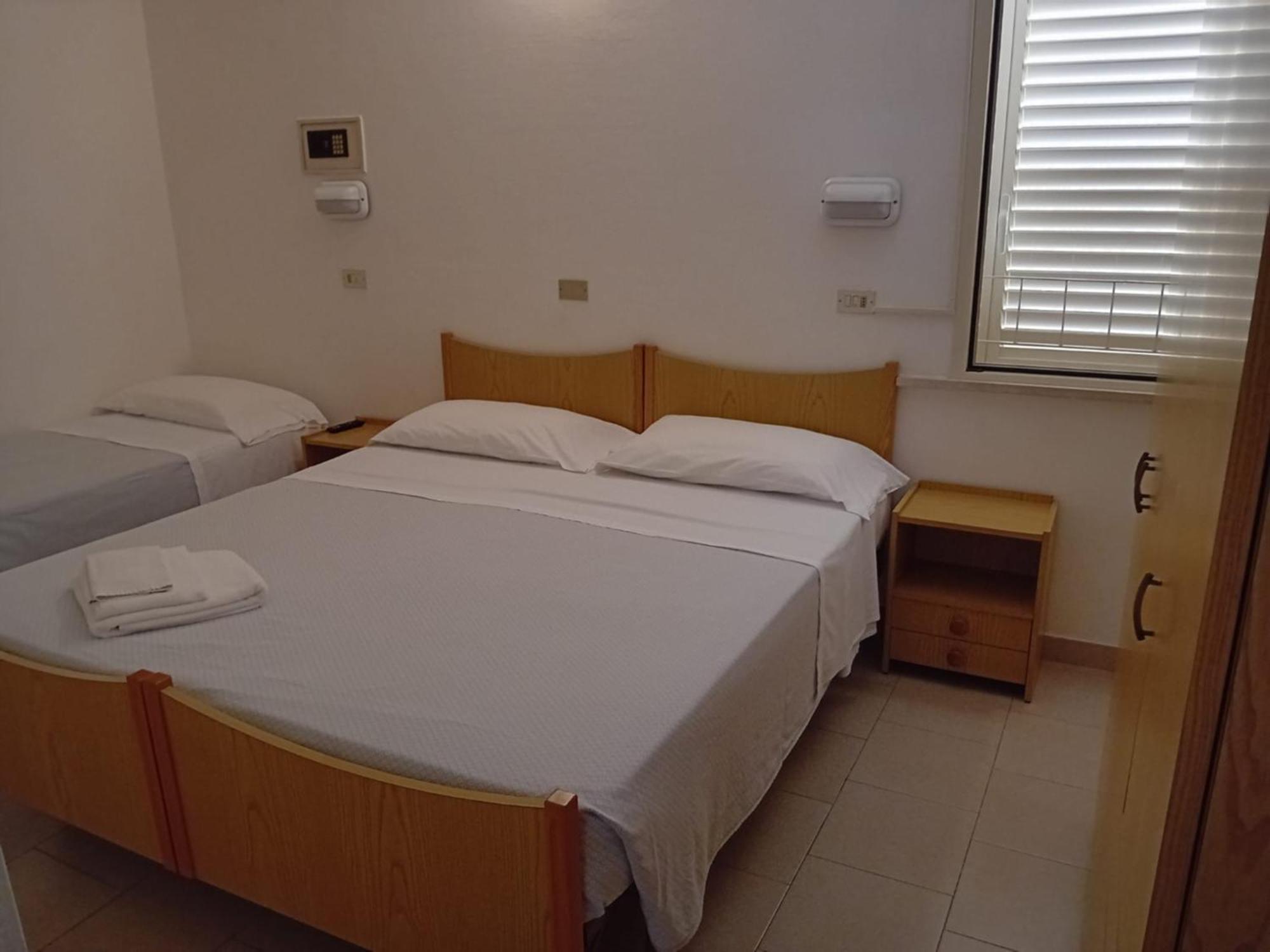 Hotel Serafini Misano Adriatico Esterno foto