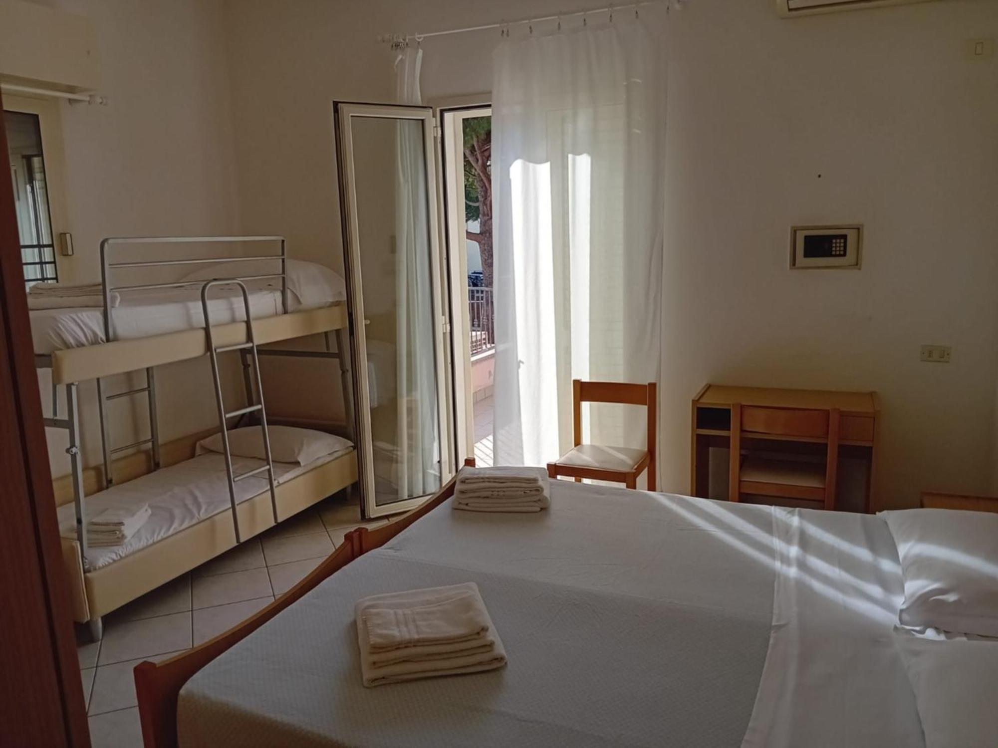 Hotel Serafini Misano Adriatico Esterno foto