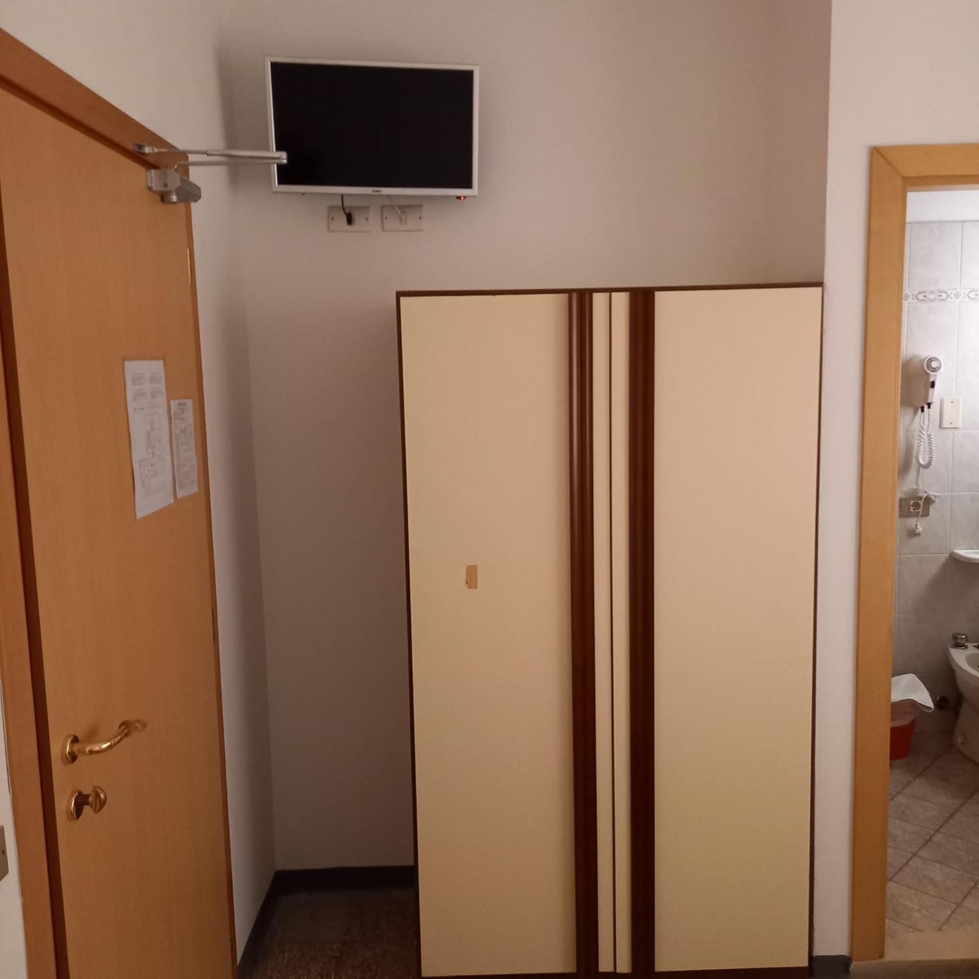 Hotel Serafini Misano Adriatico Esterno foto