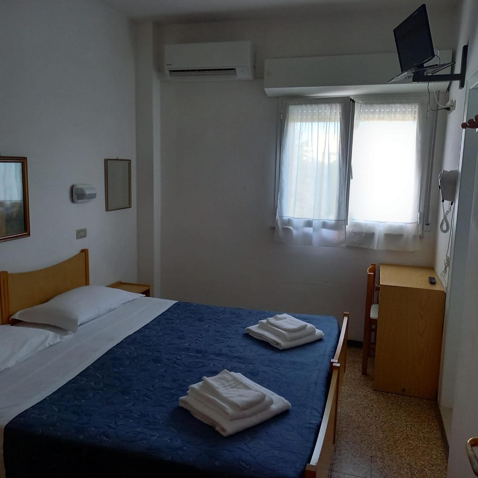 Hotel Serafini Misano Adriatico Esterno foto