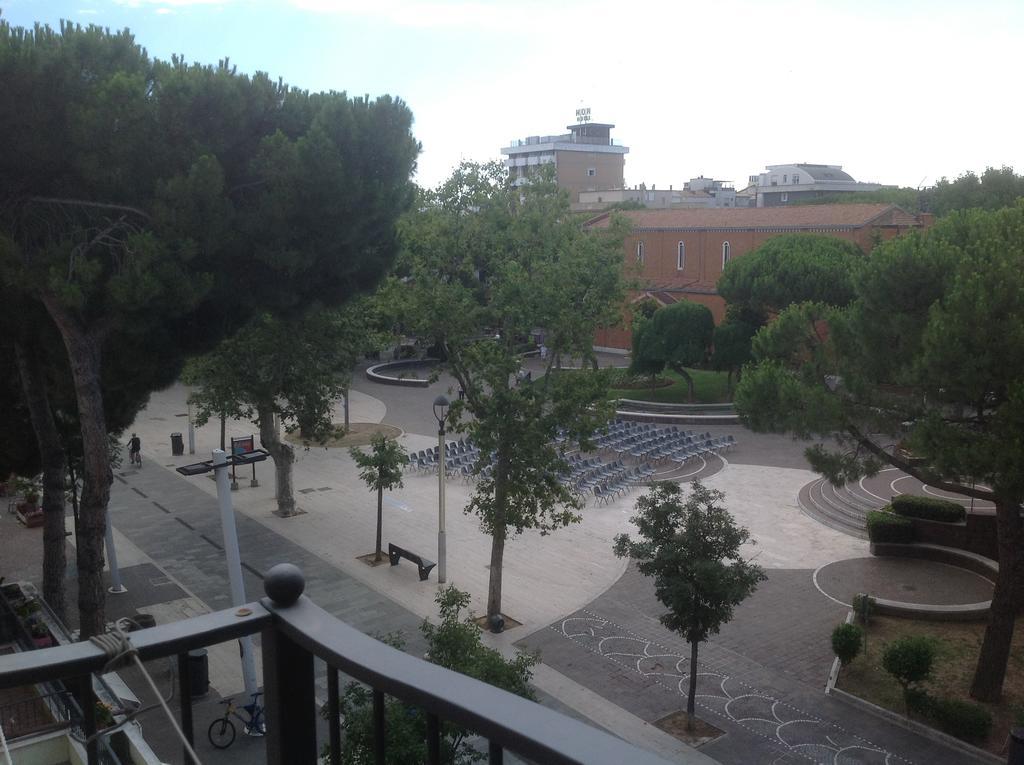 Hotel Serafini Misano Adriatico Esterno foto